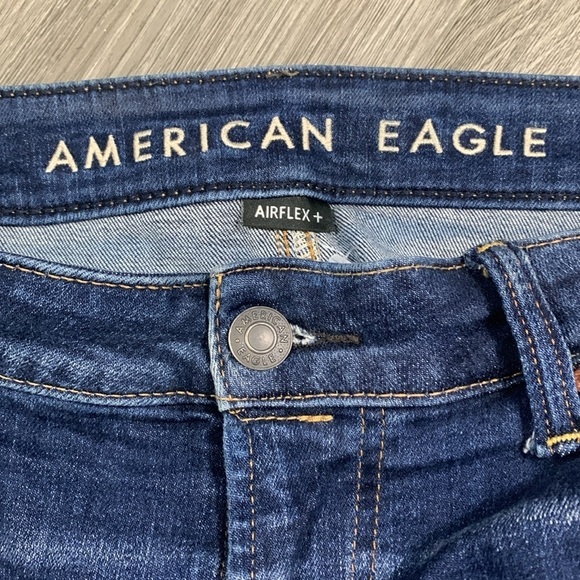 American Eagle Airflex+ Distressed Medium Wash Denim Shorts size 33 - Picture 2 of 9